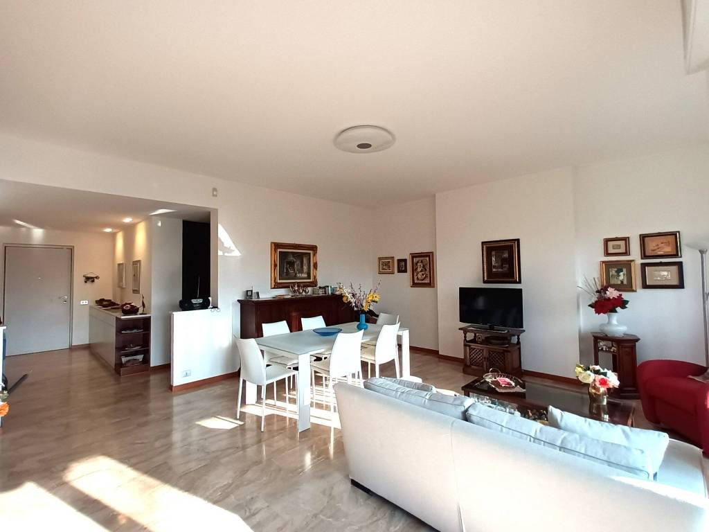 appartamento in vendita a Varese in zona Bobbiate