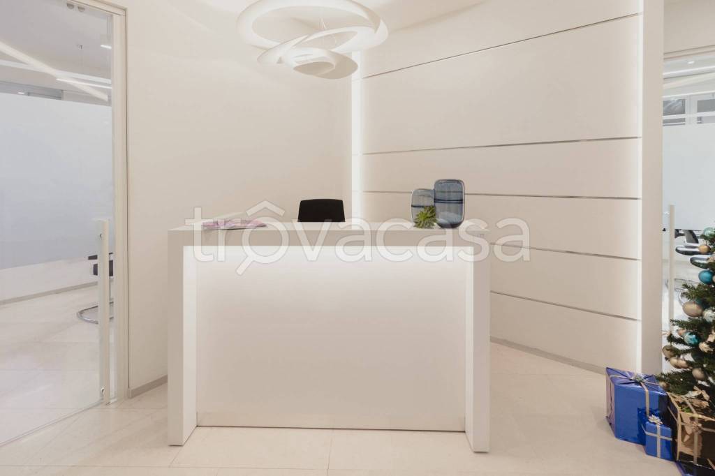 ufficio in vendita a Varese in zona Centro Città
