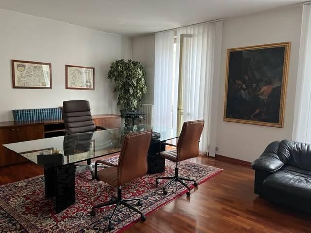 appartamento in vendita a Varese in zona Centro Città