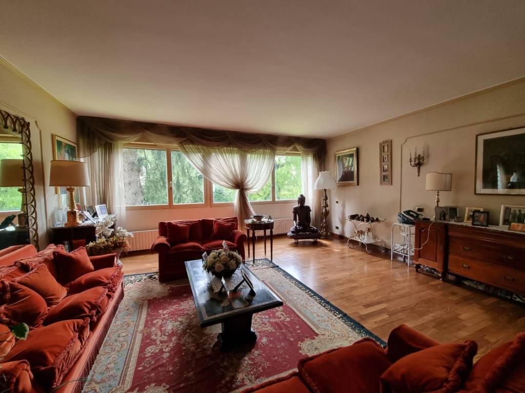 appartamento in vendita a Varese in zona Biumo