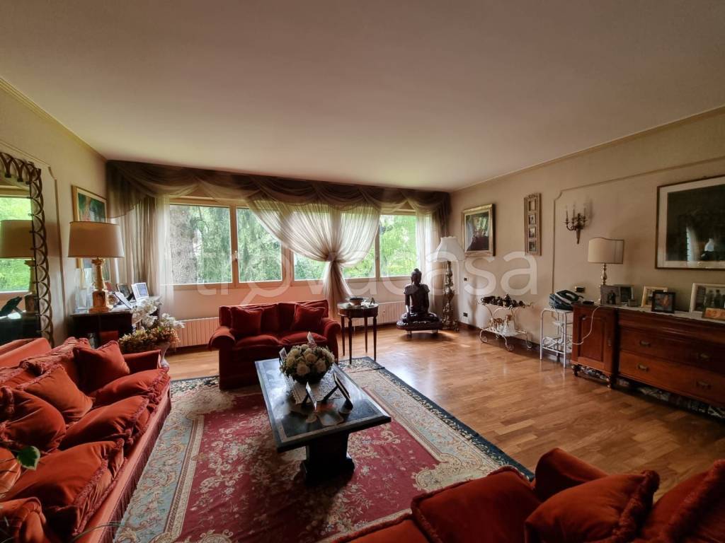 appartamento in vendita a Varese in zona Biumo