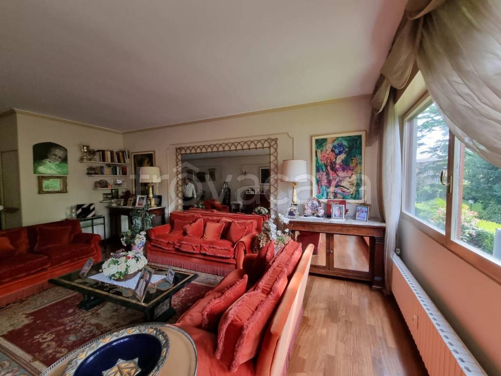 appartamento in vendita a Varese in zona Biumo