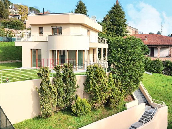 casa indipendente in vendita a Varese in zona Gaggio