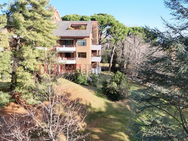 appartamento in vendita a Varese in zona Velate
