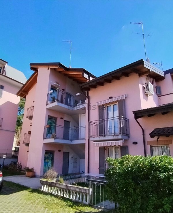appartamento in vendita a Varese in zona Avigno