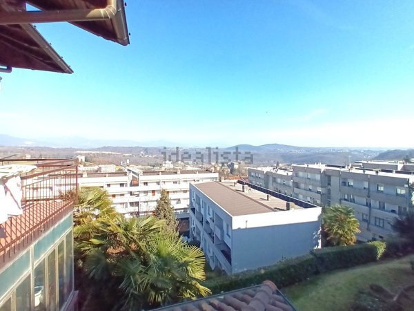 appartamento in vendita a Varese in zona Giubiano