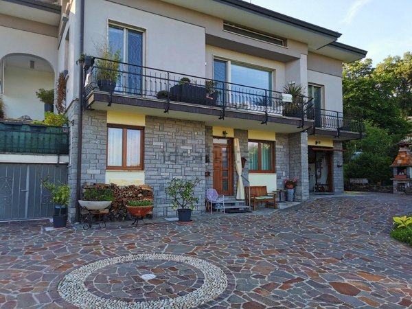 appartamento in vendita a Varese in zona Calcinate del Pesce
