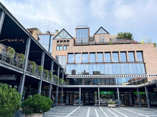 negozio in vendita a Varese in zona Biumo