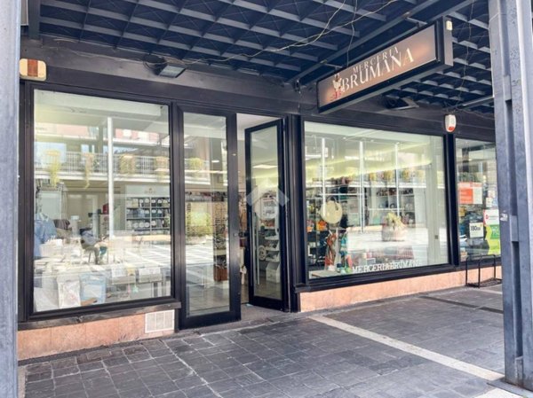 negozio in vendita a Varese in zona Centro Città
