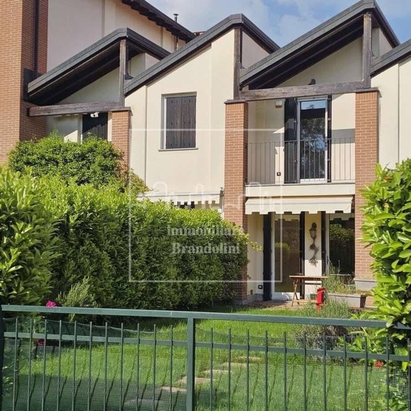 casa indipendente in vendita a Varese in zona Bobbiate