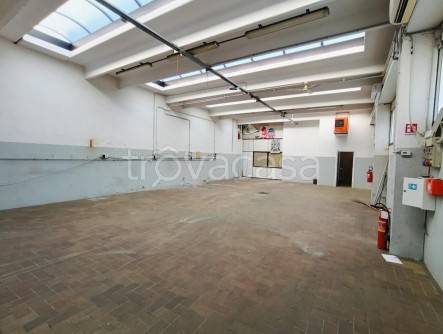locale commerciale in vendita a Varese in zona Giubiano