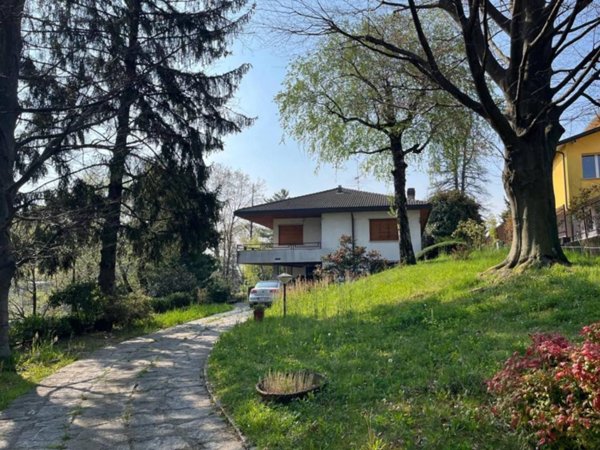 casa indipendente in vendita a Varese in zona Viale Europa