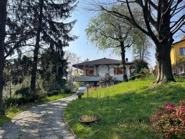 casa indipendente in vendita a Varese in zona Viale Europa