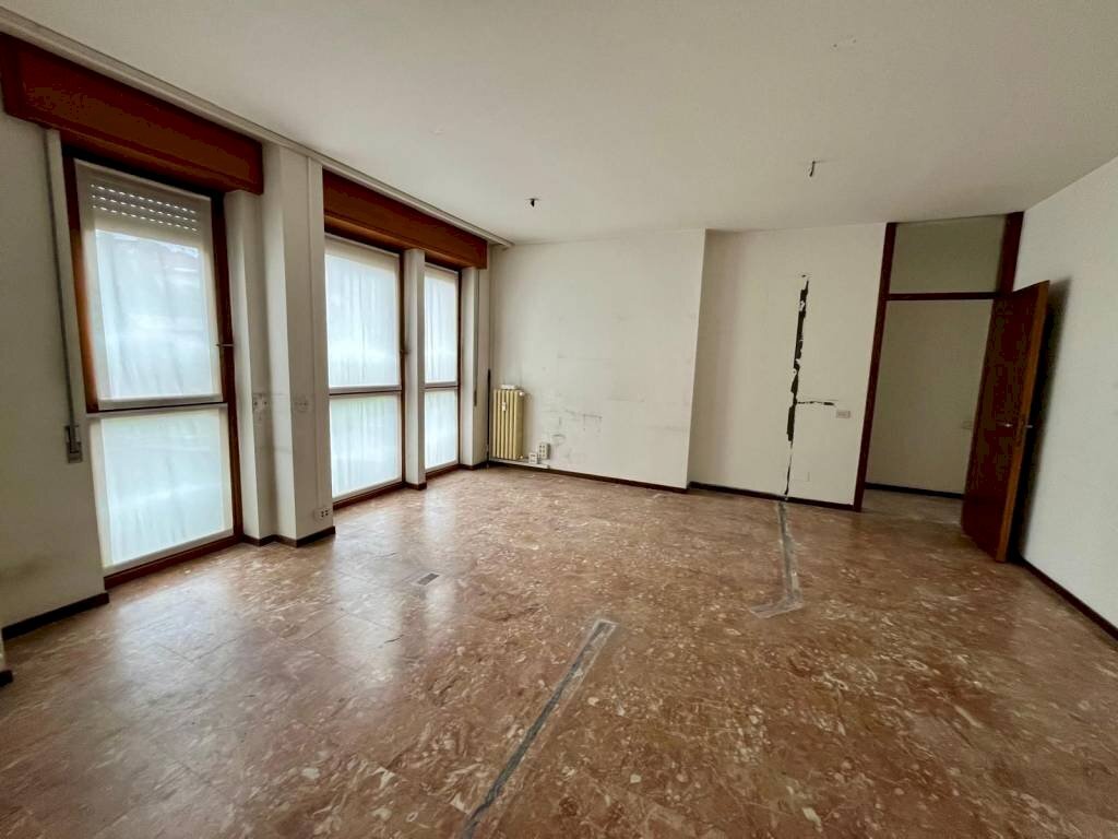 appartamento in vendita a Varese in zona Giubiano