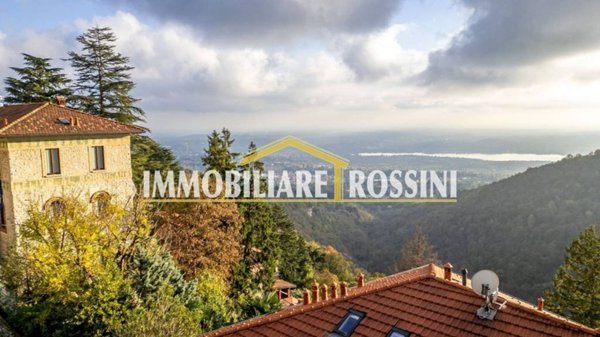 appartamento in vendita a Varese in zona Santa Maria del Monte