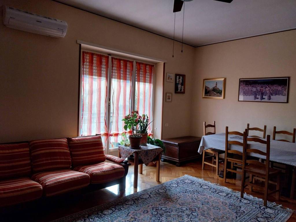 appartamento in vendita a Varese in zona Biumo