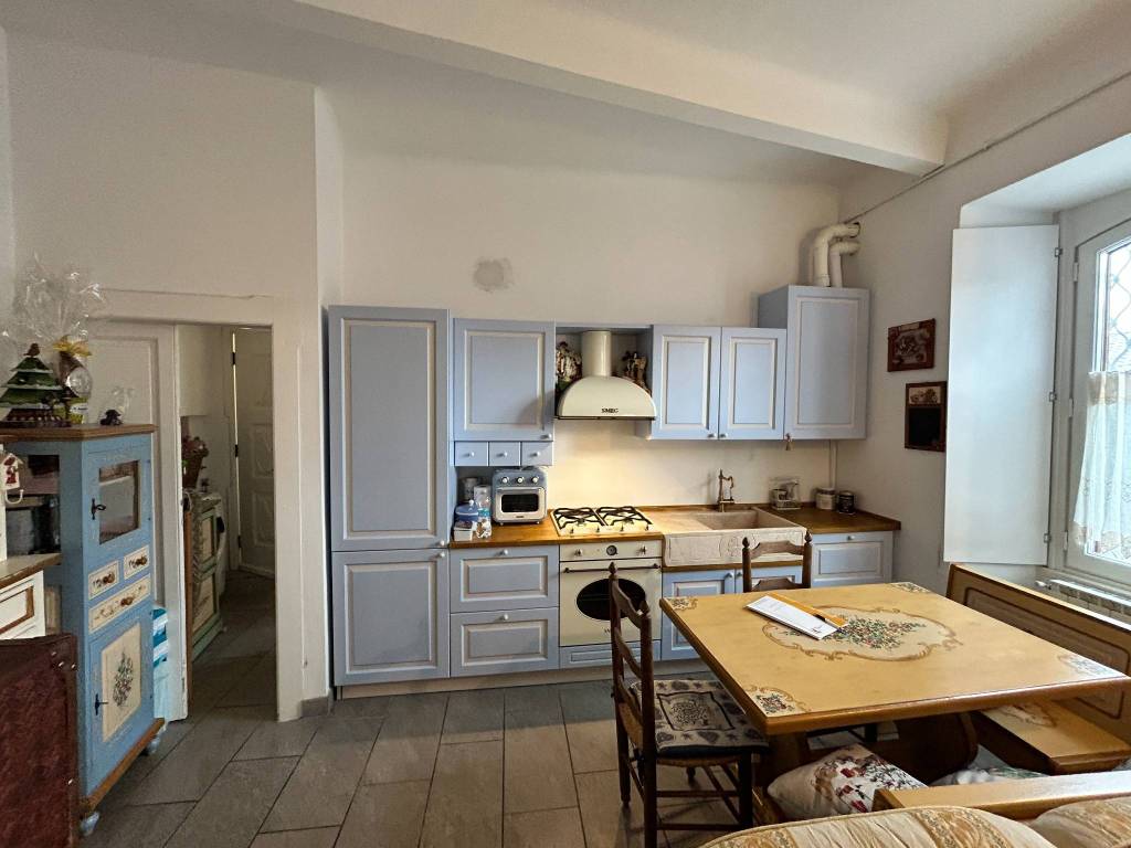 appartamento in vendita a Varese in zona Santa Maria del Monte