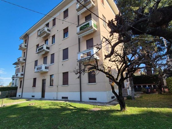 appartamento in vendita a Varese in zona Giubiano