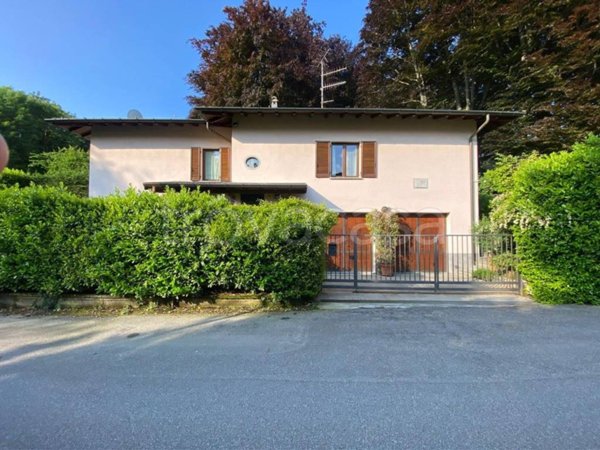casa indipendente in vendita a Varese in zona Bosto