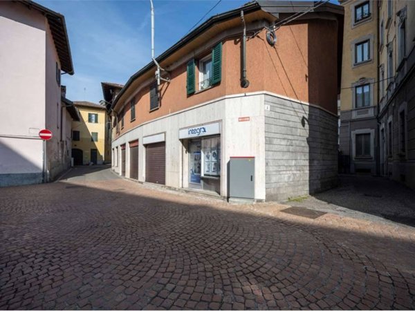appartamento in vendita a Varese in zona Biumo