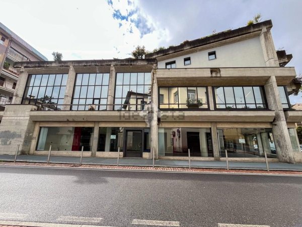 ufficio in vendita a Varese in zona Biumo