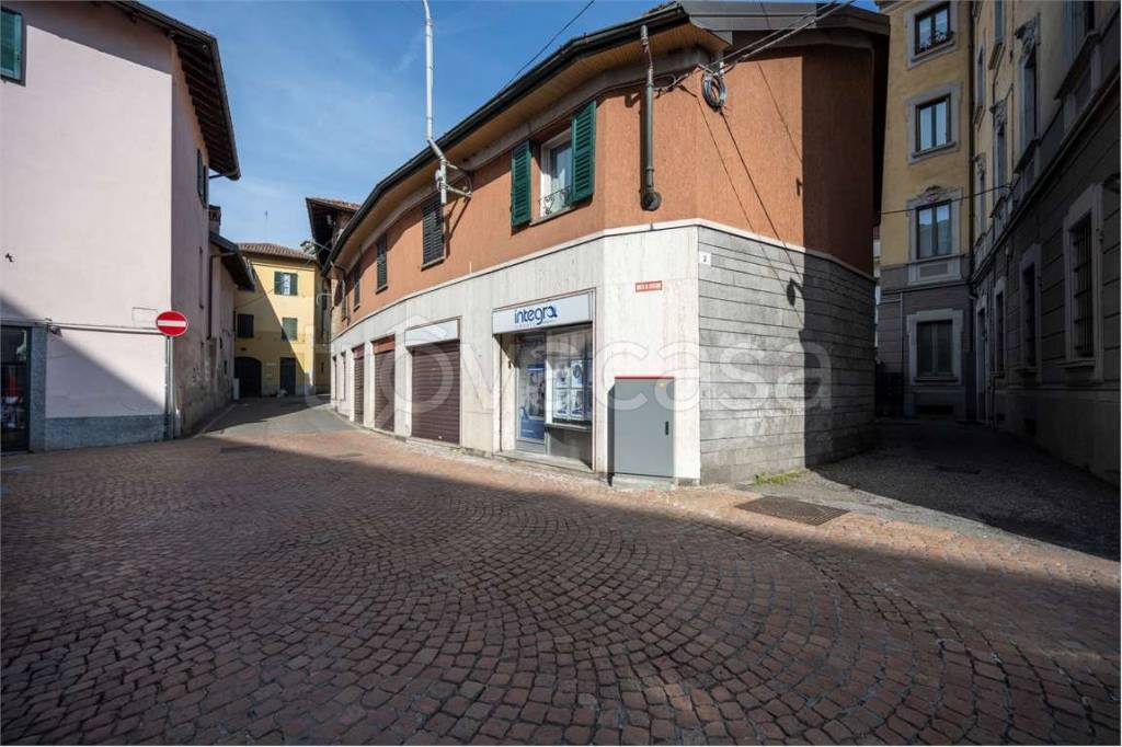appartamento in vendita a Varese in zona Biumo
