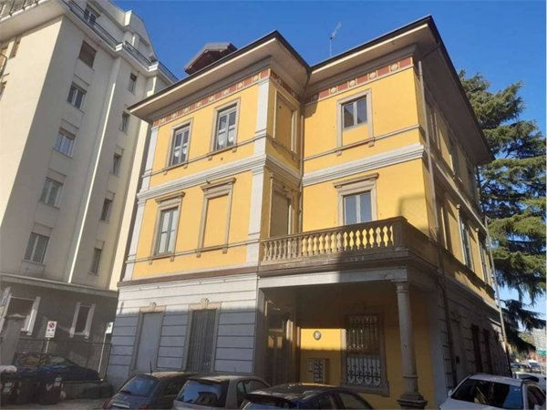 appartamento in vendita a Varese in zona Centro Città