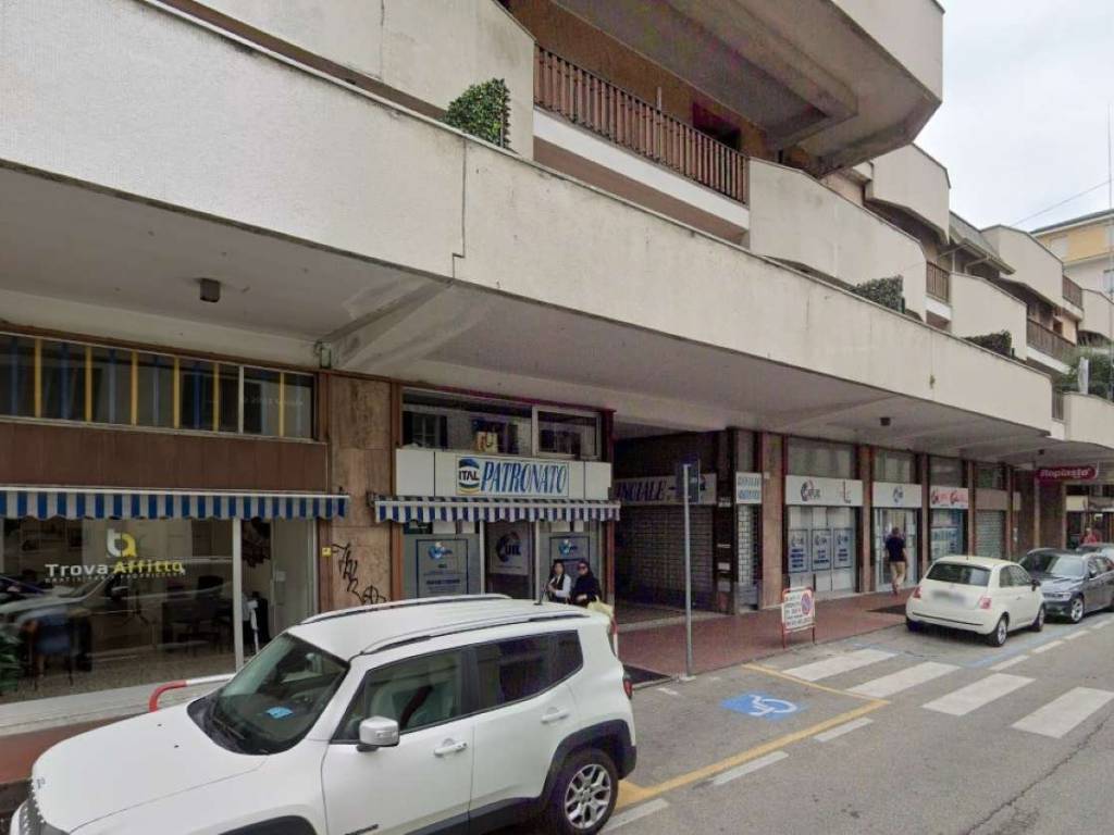 negozio in vendita a Varese in zona Biumo
