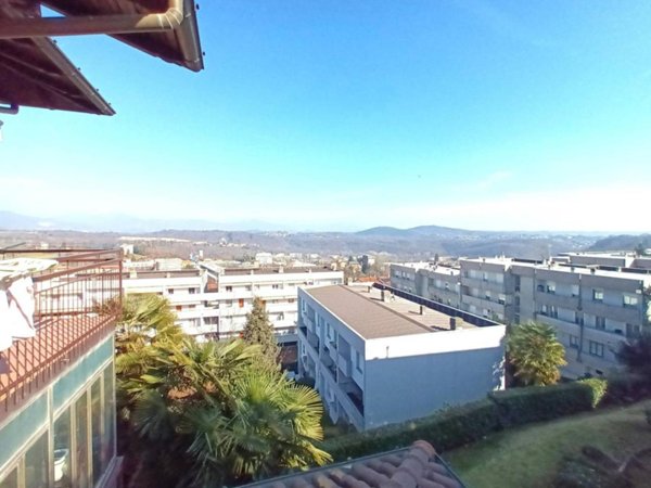 appartamento in vendita a Varese in zona Giubiano