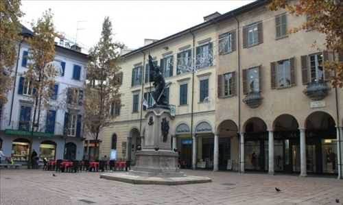 negozio in vendita a Varese in zona Centro Città