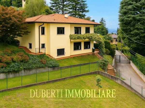 casa indipendente in vendita a Varese in zona Viale Europa