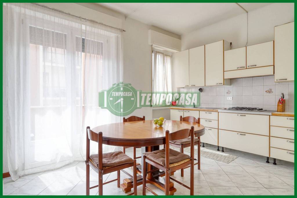 appartamento in vendita a Varese in zona Brunella