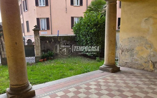 appartamento in vendita a Varese in zona Biumo