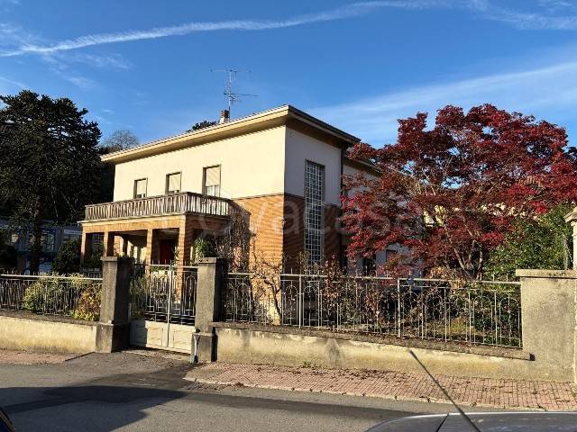 casa indipendente in vendita a Varese in zona Casbeno