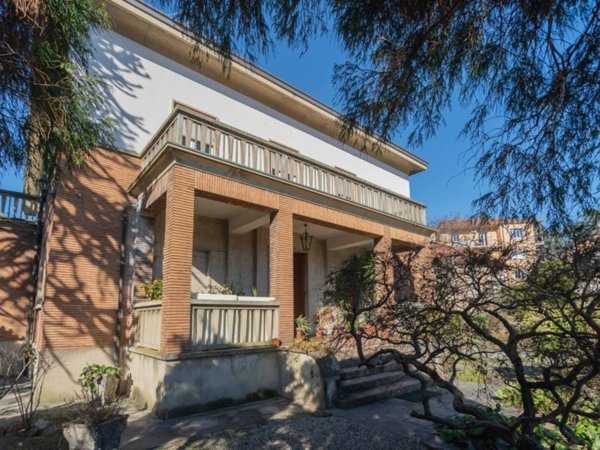 casa indipendente in vendita a Varese in zona Brunella