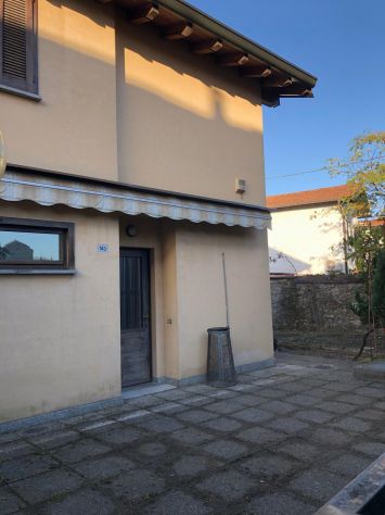 casa indipendente in vendita a Varese in zona Giubiano