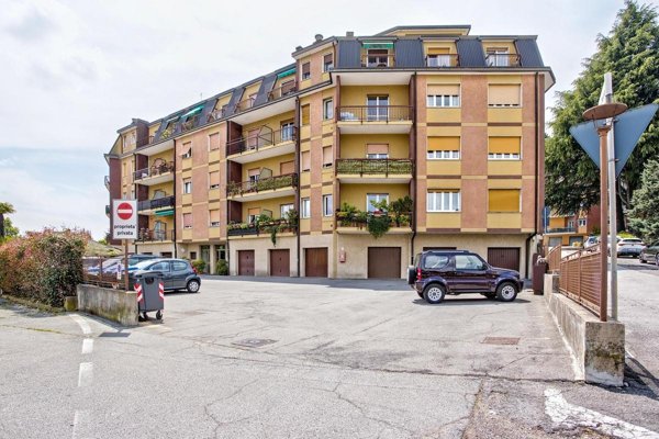 appartamento in vendita a Varese in zona Biumo