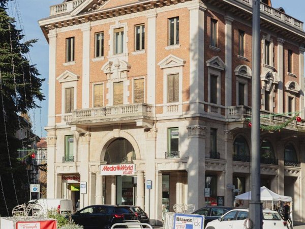ufficio in vendita a Varese in zona Biumo