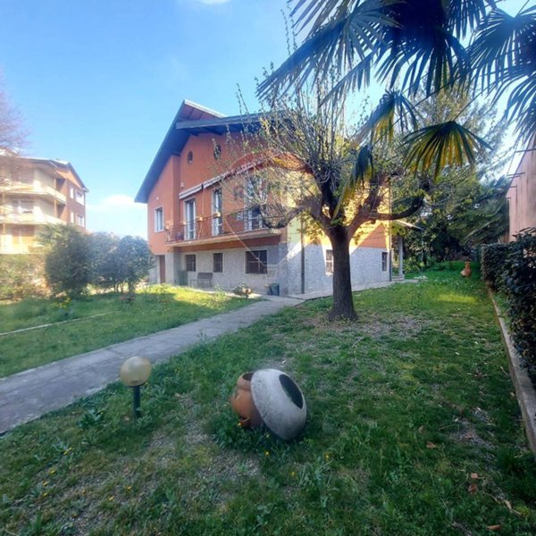 casa indipendente in vendita a Varese in zona Giubiano