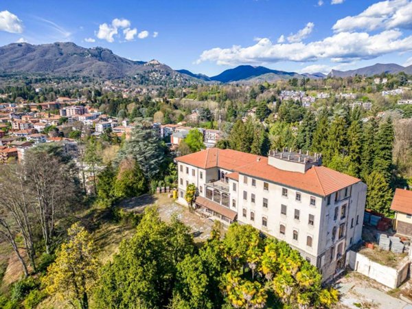 casa indipendente in vendita a Varese in zona Brunella