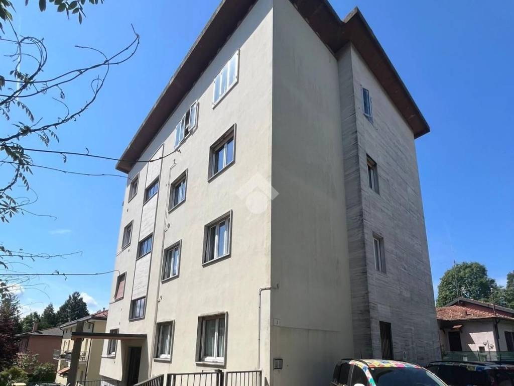 appartamento in vendita a Varese in zona Avigno