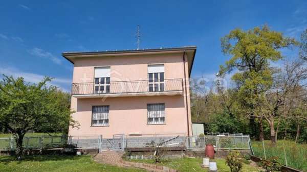 appartamento in vendita a Varese in zona Lissago