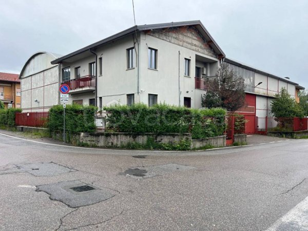 locale commerciale in vendita a Varese in zona Masnago