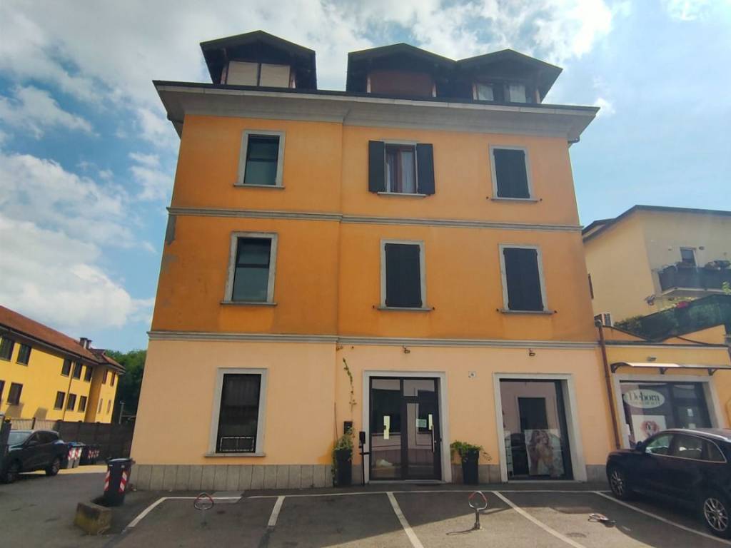 appartamento in vendita a Varese in zona Bizzozero