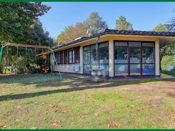 casa indipendente in vendita a Varese in zona Bizzozero