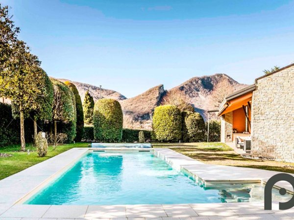casa indipendente in vendita a Varese in zona Centro Città