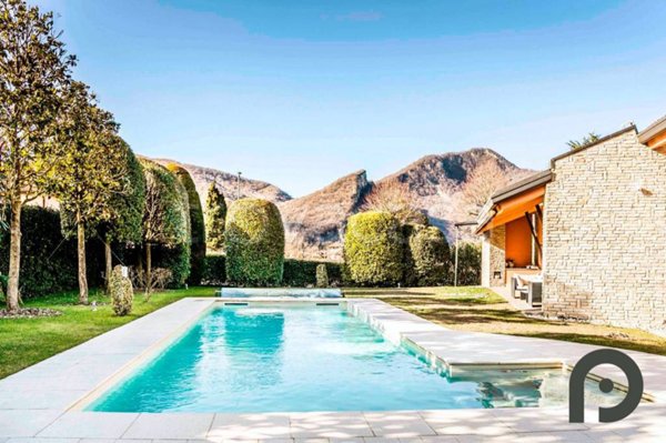 casa indipendente in vendita a Varese in zona Centro Città