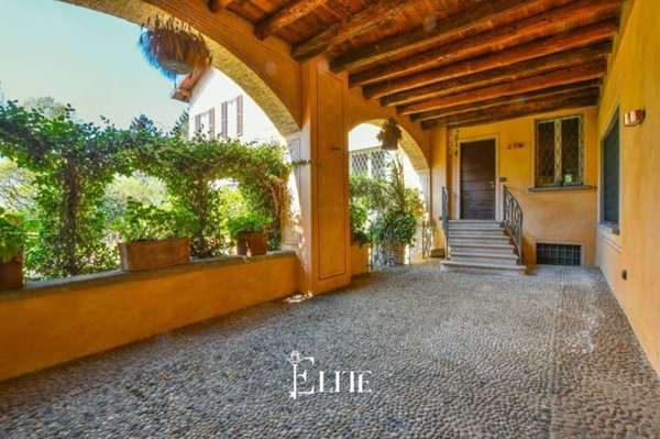 appartamento in vendita a Varese in zona Casbeno