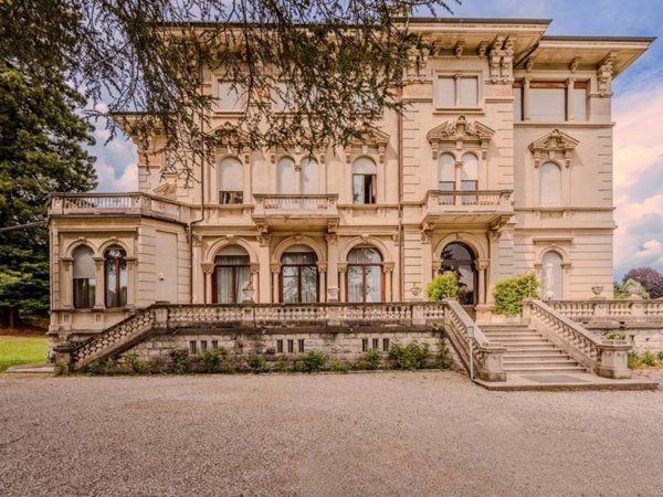appartamento in vendita a Varese in zona Avigno