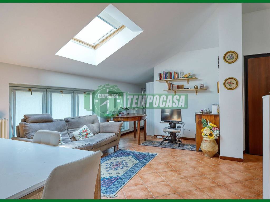 appartamento in vendita a Varese in zona Biumo